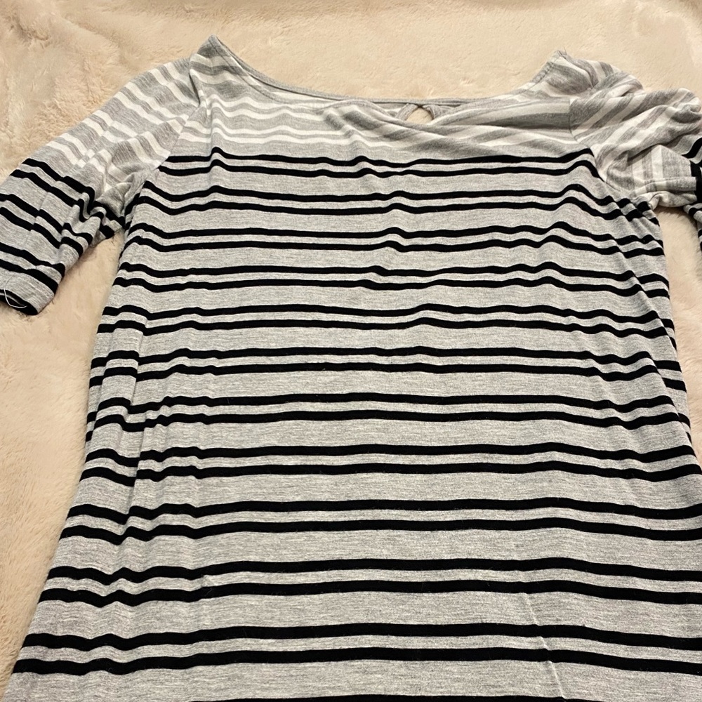 A Pea in the Pod grey & black maternity top